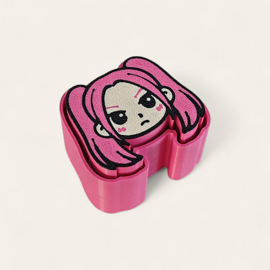 Detalle del clicker de Rumi, llavero antiestrés de Huntrix K-Pop Demon Hunters impreso en 3D - Kokoroto