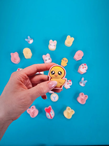 Clickers de Pascua Kokoroto, pequeños dispositivos para celebrar la Pascua, en colores brillantes y diseño festivo.