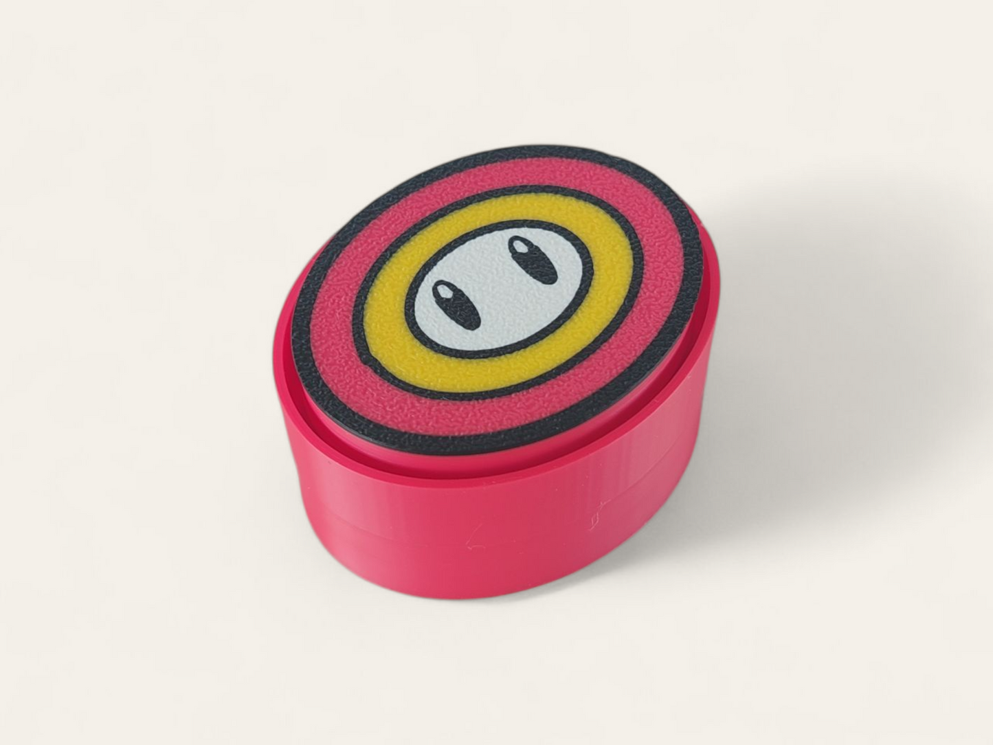 Clicker Power-Up Mario Bros de Kokoroto mostrando detalles del diseño y colores vibrantes del personaje.