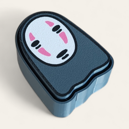 Clickers de personajes del Estudio Ghibli de la marca Kokoroto, con ilustraciones de personajes famosos en diseño compacto.