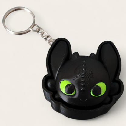 Clickers de desdentado y furia luminosa Kokoroto, accesorios de entrenamiento con luz brillante en un fondo blanco.