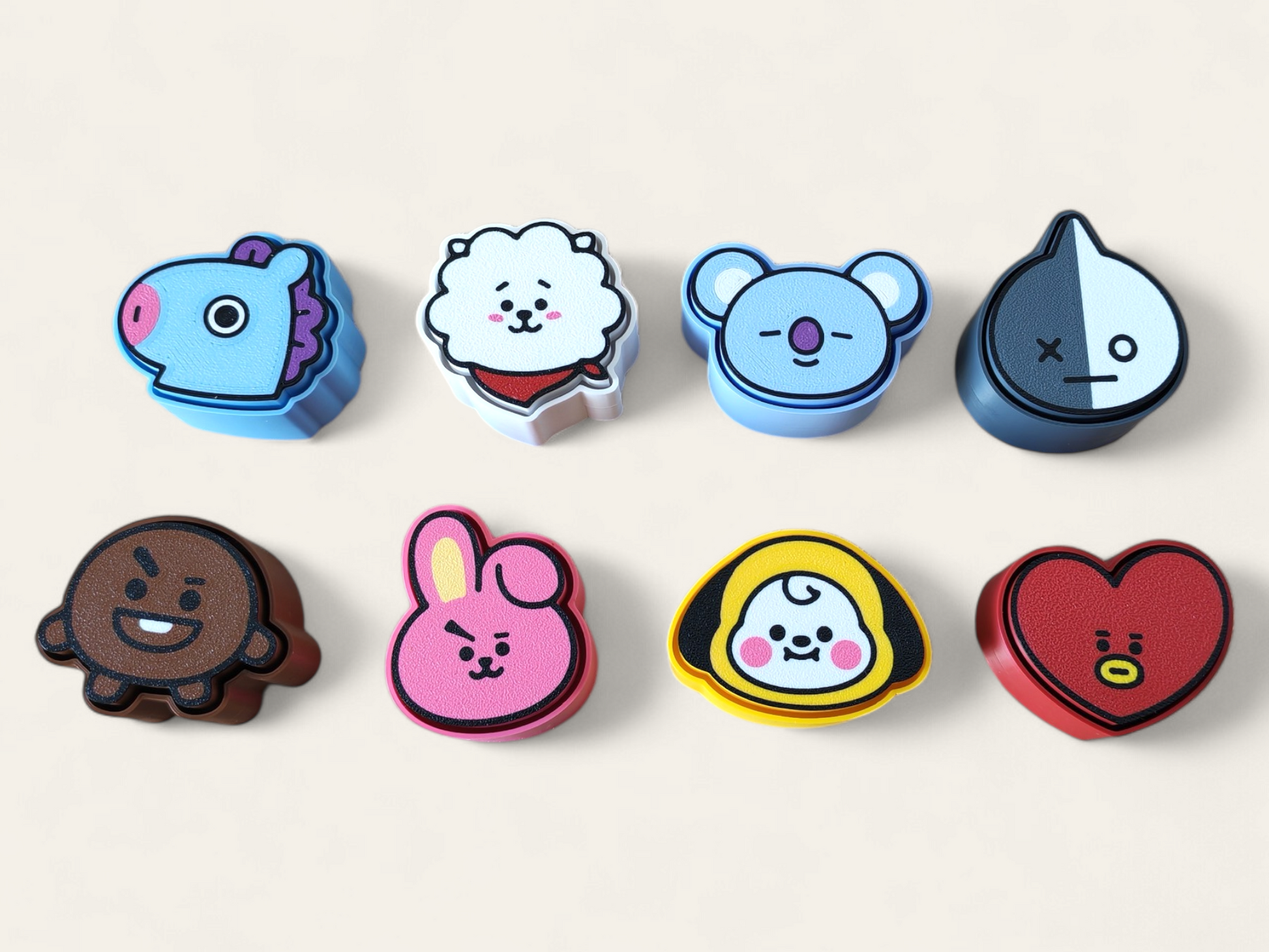 Clicker Kokoroto BT21, herramienta de entrenamiento con diseño divertido, visible en la imagen.