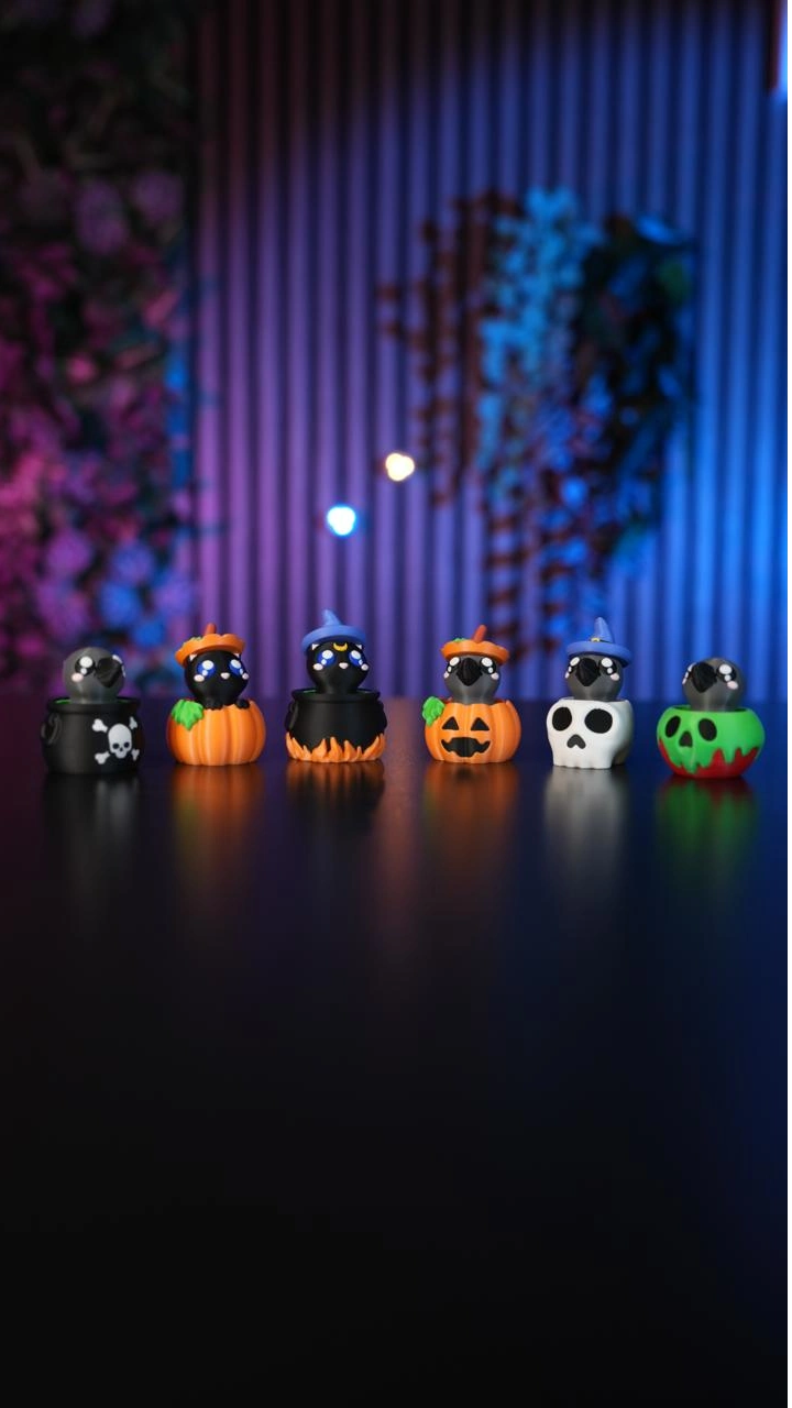 Die sechs Halloween-Schlüsselanhänger-Clicker in einer Reihe: Kessel, Kürbisse und Totenkopf - Kokoroto