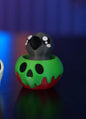 Detailansicht des Halloween-Schlüsselanhänger-Clickers in Form eines tropfenden grünen Kürbisses - Kokoroto
