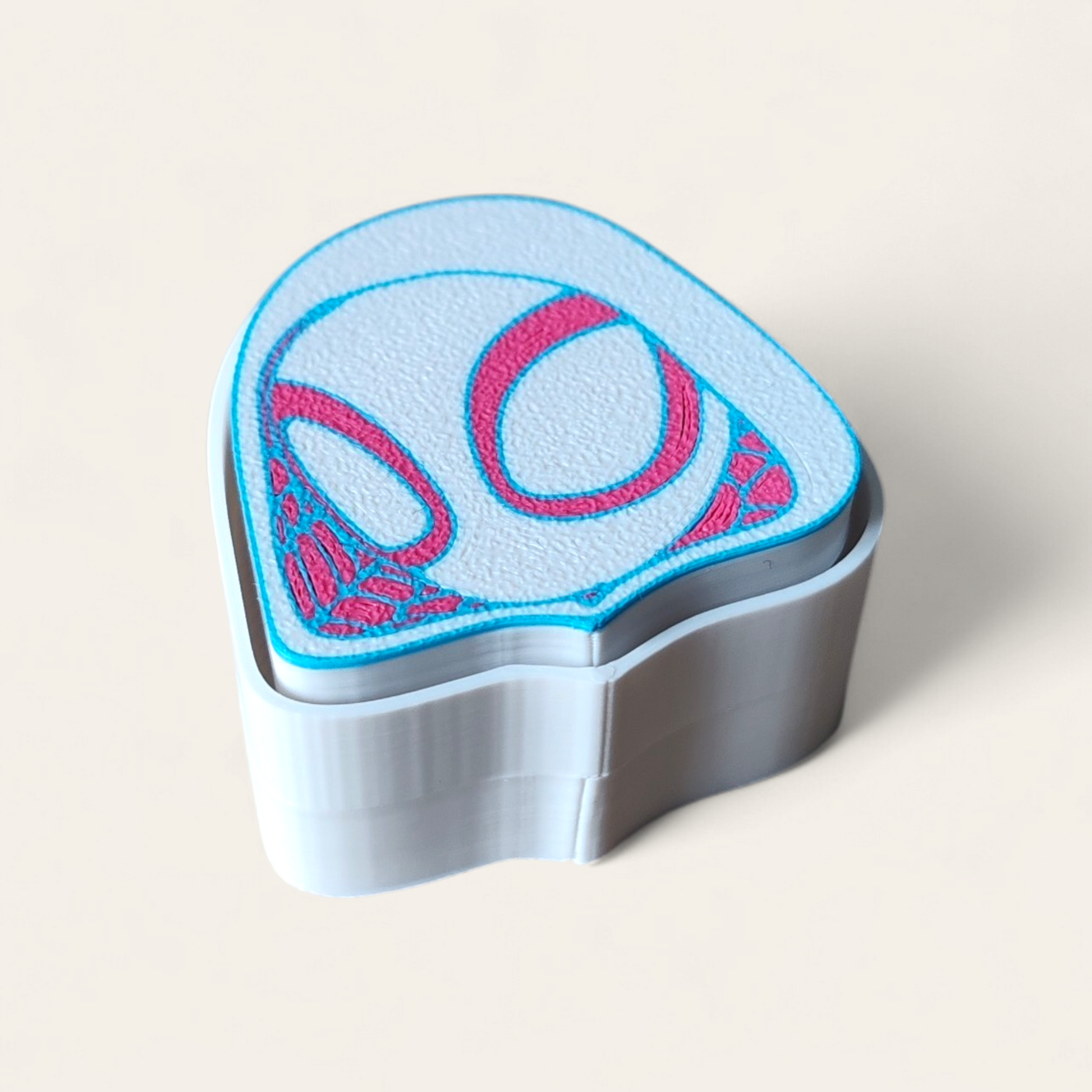 Clicker de Spidey y sus amigos de la marca Kokoroto, con diseño de Ghost Spin, en color vibrante y detalles divertidos.