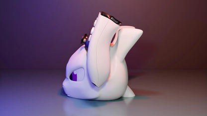 Soporte universal para mandos Kokoroto con diseño de Mewtwo de Pokémon, ideal para mostrar y organizar controladores.