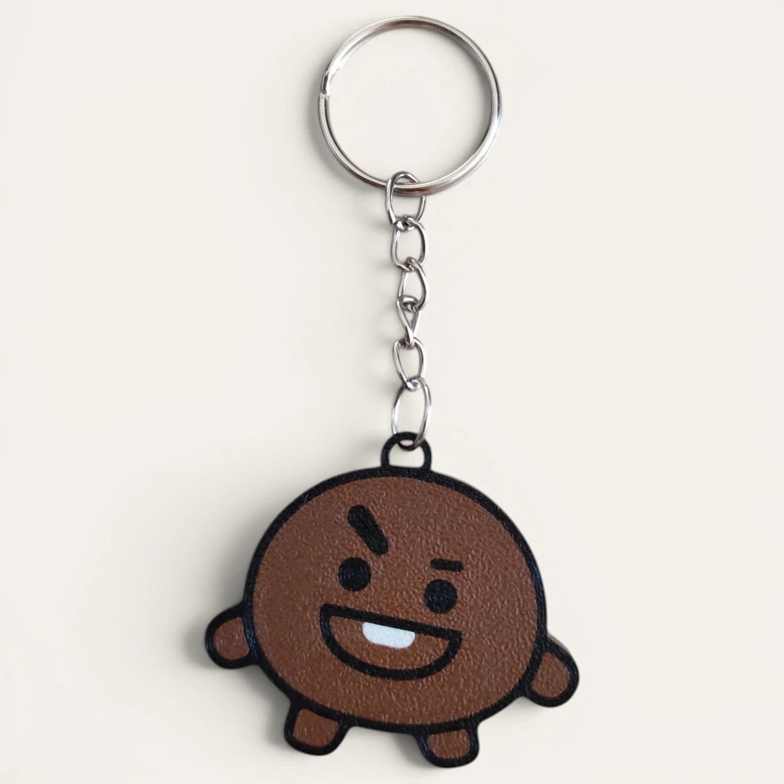 Llavero Kokoroto BTS21 con diseño de llavero y aro metálico, ideal para coleccionistas y fans de BTS.