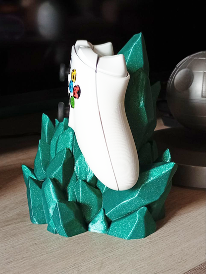 Kokoroto universal controller stand for PC, PlayStation, Xbox, and Switch in a sleek design.