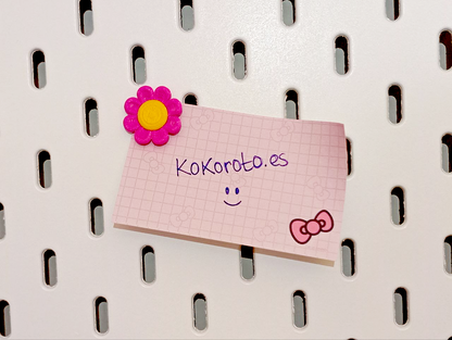 Portalápices Kokoroto en forma de cactus, con detalles verdes y textura que imita un cactus real, ideal para escritorio.