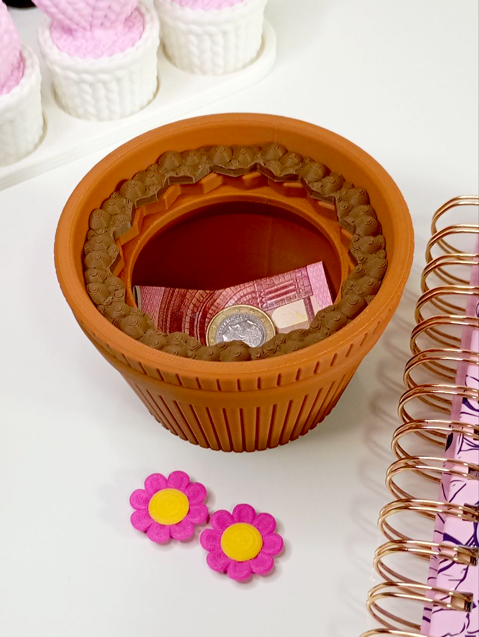 Portalápices en forma de cactus de Kokoroto, decorativo y funcional para mantener lápices y bolígrafos organizados.