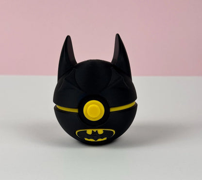 Batball Pokéball inspiriert von Batman, 3D-gedruckt, Frontalansicht des Designs - Kokoroto