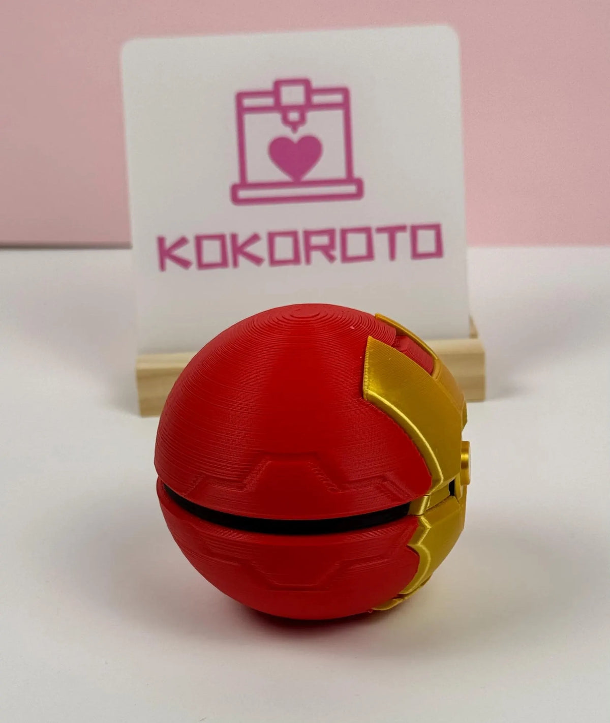 Ironball Pokéball inspiriert von Iron Man, 3D-gedruckt, dekorativ auf einem Schreibtisch - Kokoroto